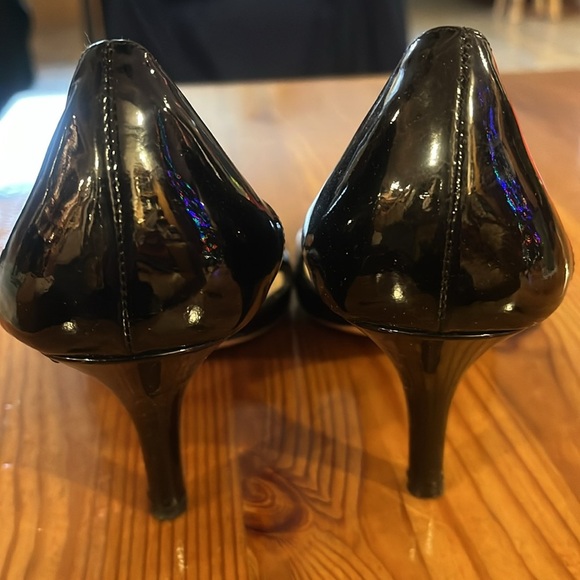 Kate Spade Perforated Patent Leather Sling Back Point Toe Kitten Heels Italy 7.5 - Picture 3 of 11